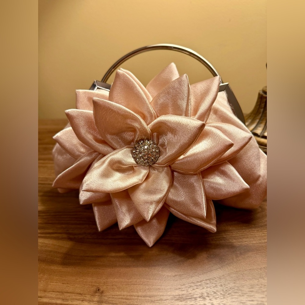 Lovely Floral Satin Evening Clutch - Apricot
